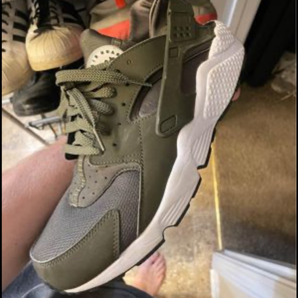 Size 12 army green Nike Huraches perfect condition